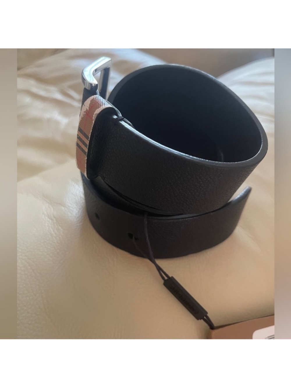 Burberry Black Leather Men's Belt with Haymarket Accent - Picture 2 of 10